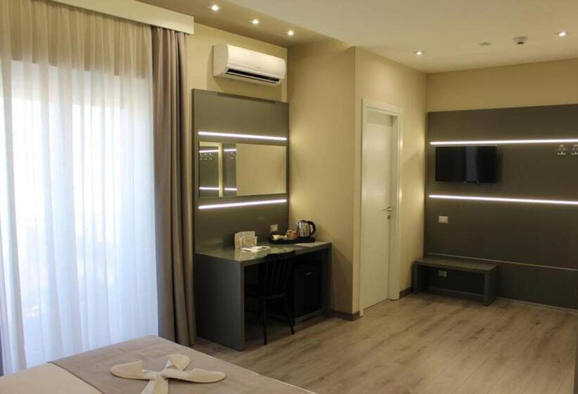 جناح مزوَّد بشرفة, Holygold Suite