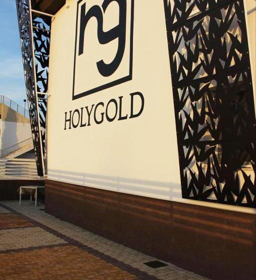 جناح مزوَّد بشرفة, Holygold Suite
