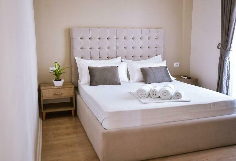 חדר סטנדרט עם מרפסת, Airport Garden