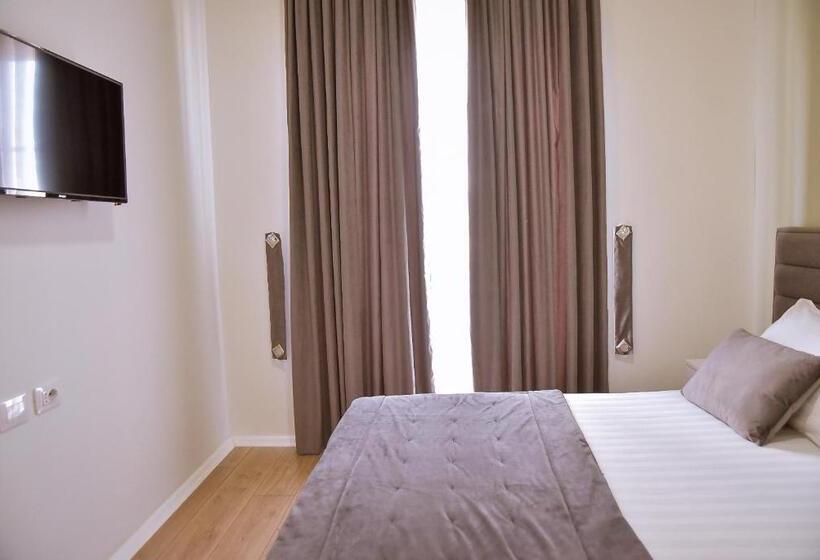 חדר סטנדרט עם מרפסת, Airport Garden