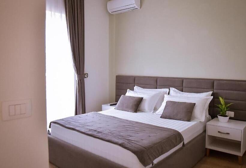 חדר סטנדרט עם מרפסת, Airport Garden