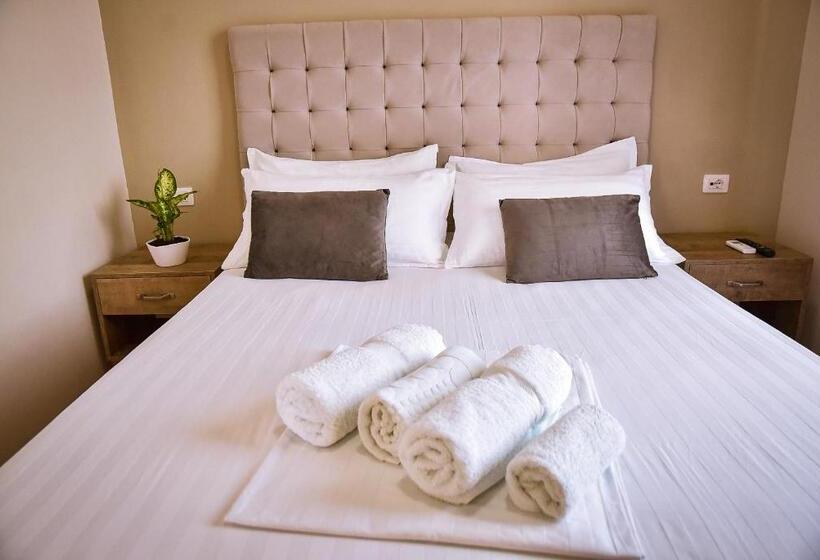 חדר סטנדרט עם מרפסת, Airport Garden