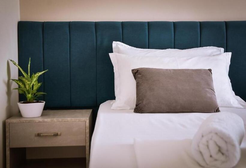 חדר סטנדרט עם מרפסת, Airport Garden