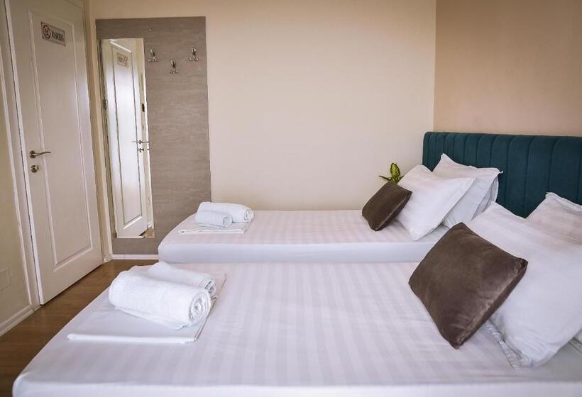 חדר סטנדרט עם מרפסת, Airport Garden