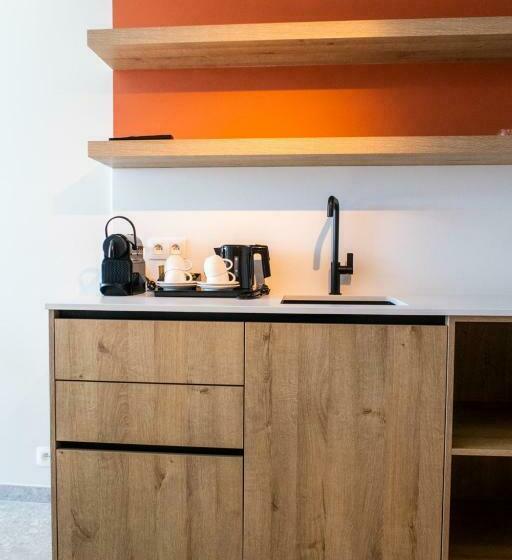 家庭间, De Zes Bochten