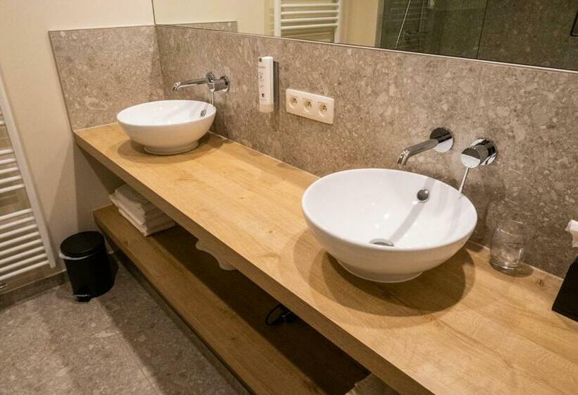 家庭间, De Zes Bochten