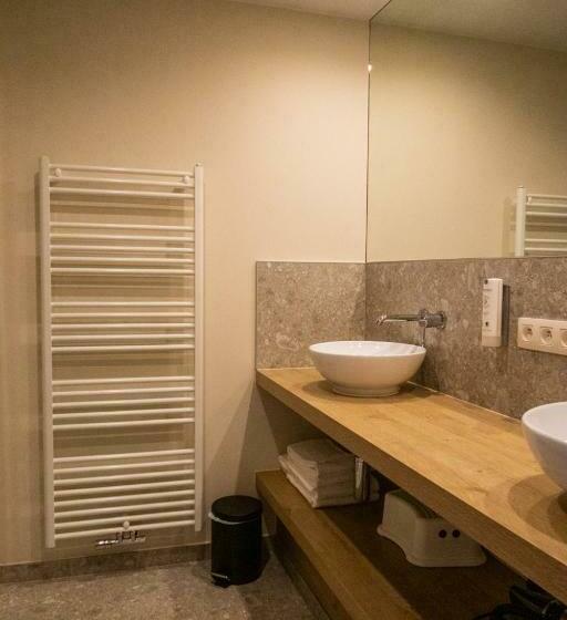 家庭间, De Zes Bochten