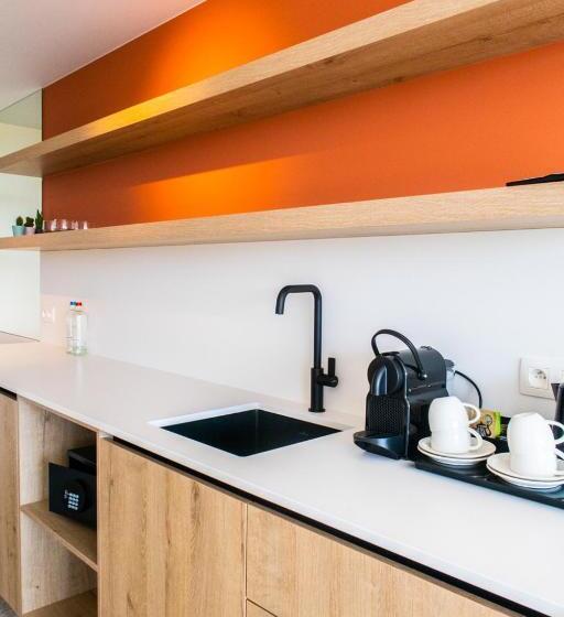 家庭套房, De Zes Bochten