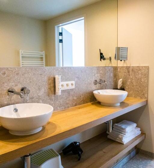 家庭套房, De Zes Bochten