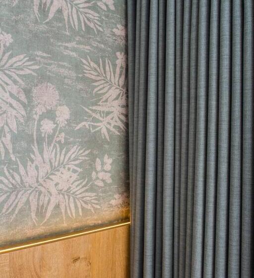 家庭套房, De Zes Bochten