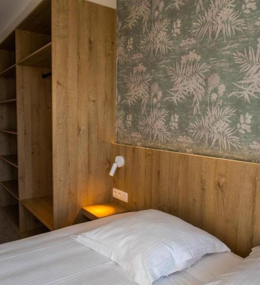 家庭套房, De Zes Bochten