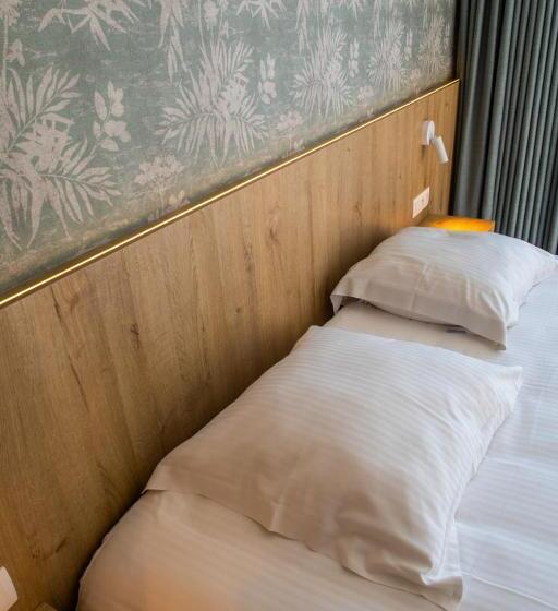 家庭套房, De Zes Bochten