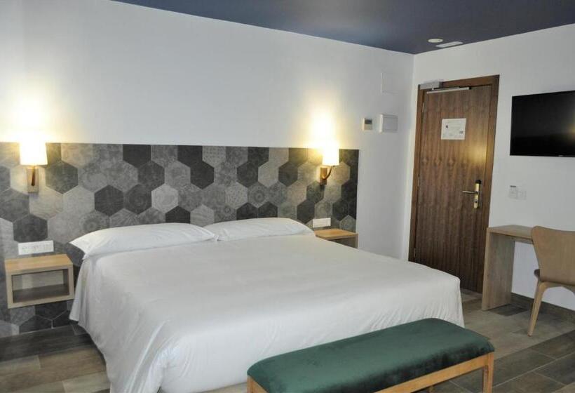 اتاق استاندارد سه نفره, Hostal Restaurante Villa De Brihuega