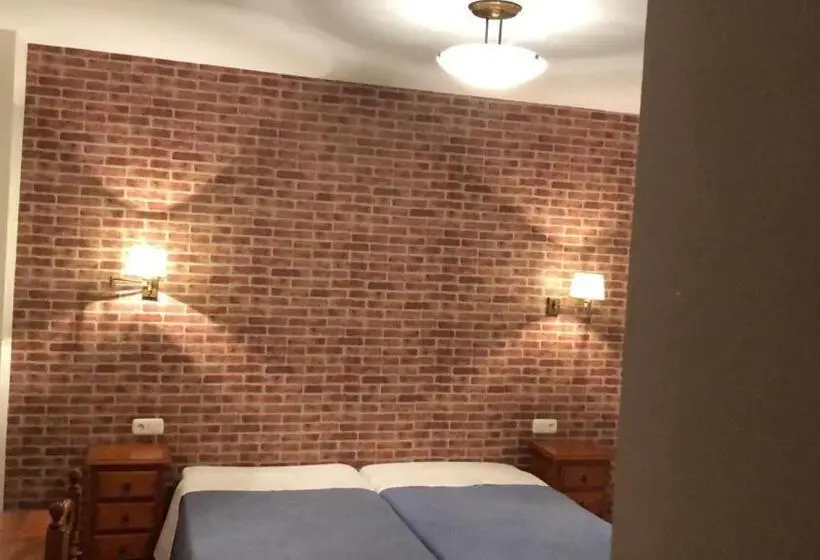Delüks Üç Kişilik Oda, La Fuentecilla