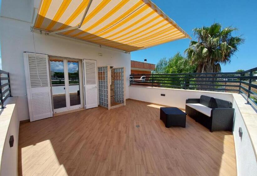 חדר סטנדרט לשלושה עם טרסה, B&b   Over The Top   Affittacamere