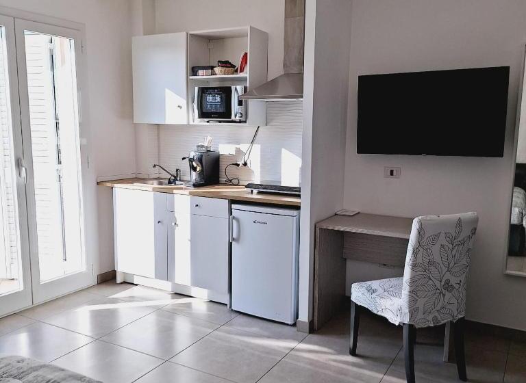 חדר סטנדרט לשלושה עם טרסה, B&b   Over The Top   Affittacamere