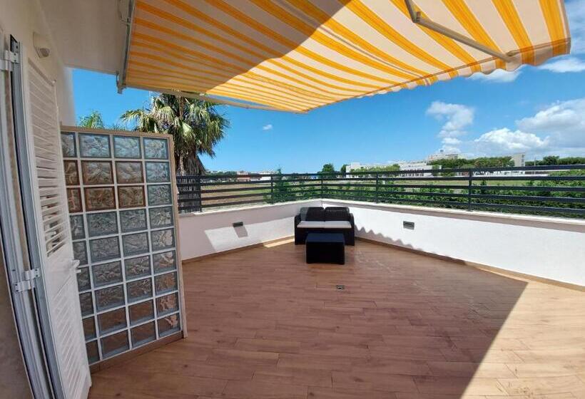 חדר סטנדרט לשלושה עם טרסה, B&b   Over The Top   Affittacamere