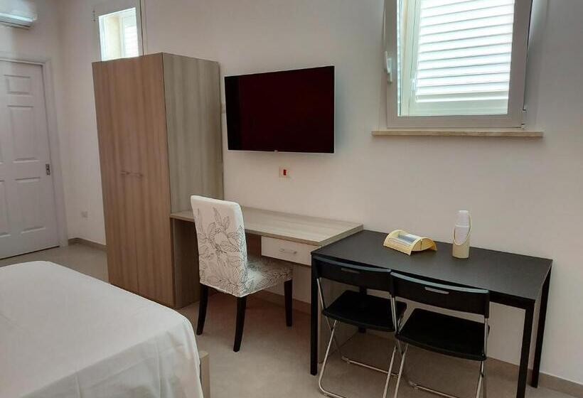 סטודיו סטנדרט עם מרפסת, B&b   Over The Top   Affittacamere