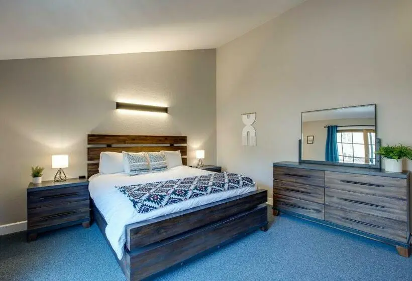 اتاق لوکس با تخت بزرگ, The Bivvi Hostel Telluride