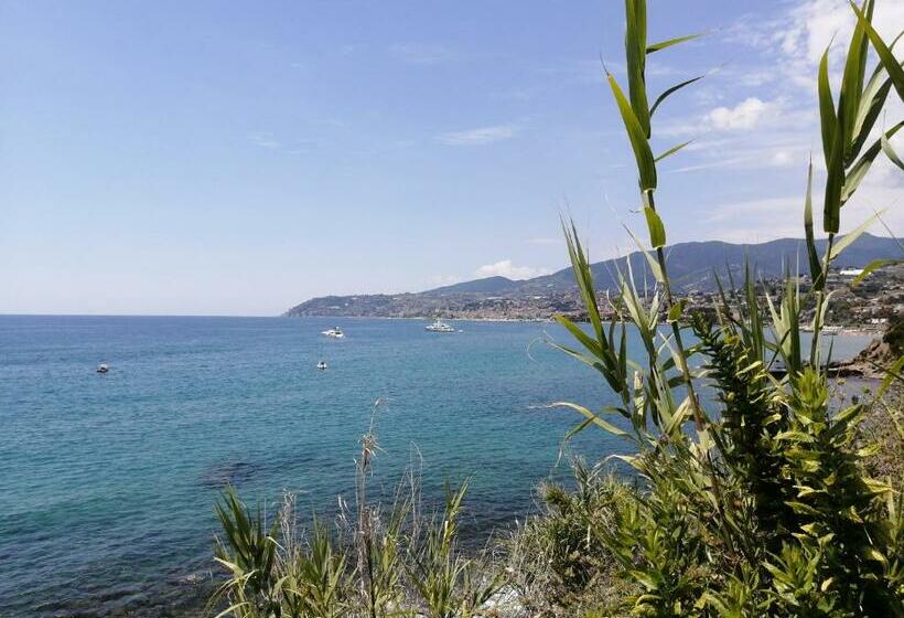 استودیوی استاندارد با چشم‌انداز دریا, Villaggio Turistico La Vesca