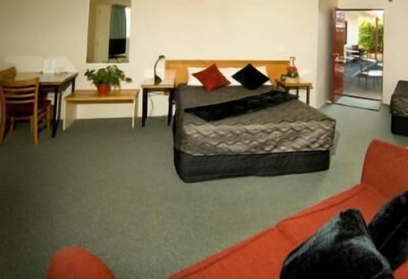 스탠다드 스튜디오, Bk's Pohutukawa Lodge