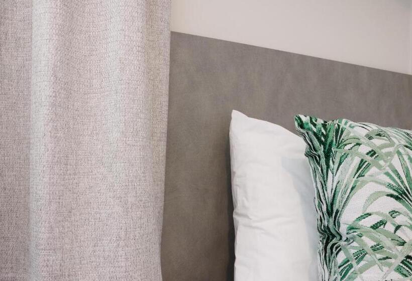 스탠다드 스튜디오, Bk's Pohutukawa Lodge