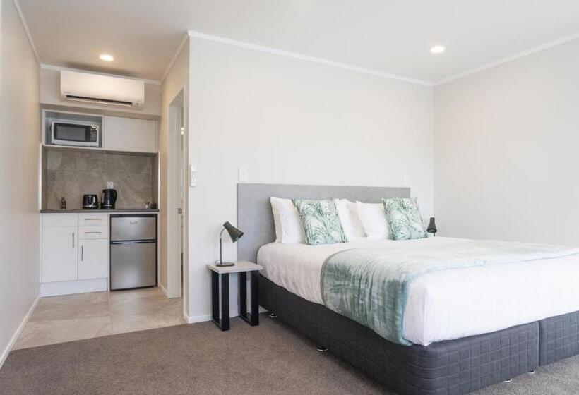 스탠다드 스튜디오, Bk's Pohutukawa Lodge