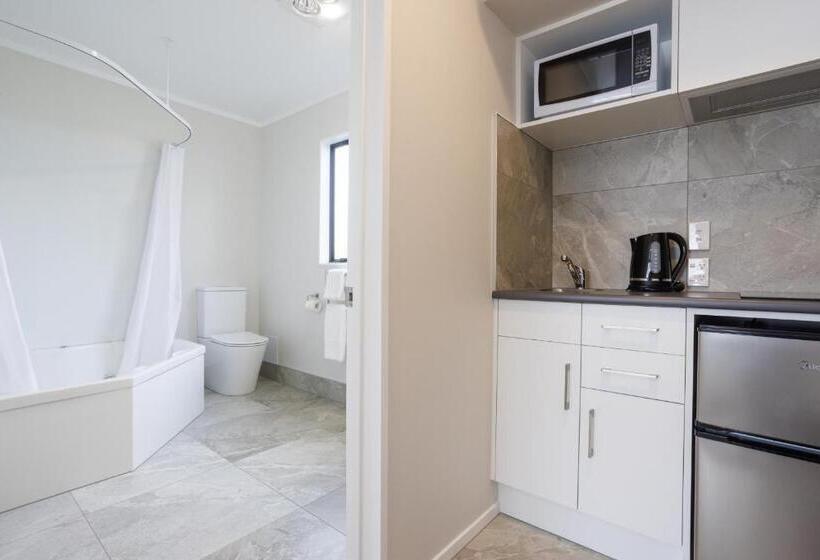 스탠다드 스튜디오, Bk's Pohutukawa Lodge