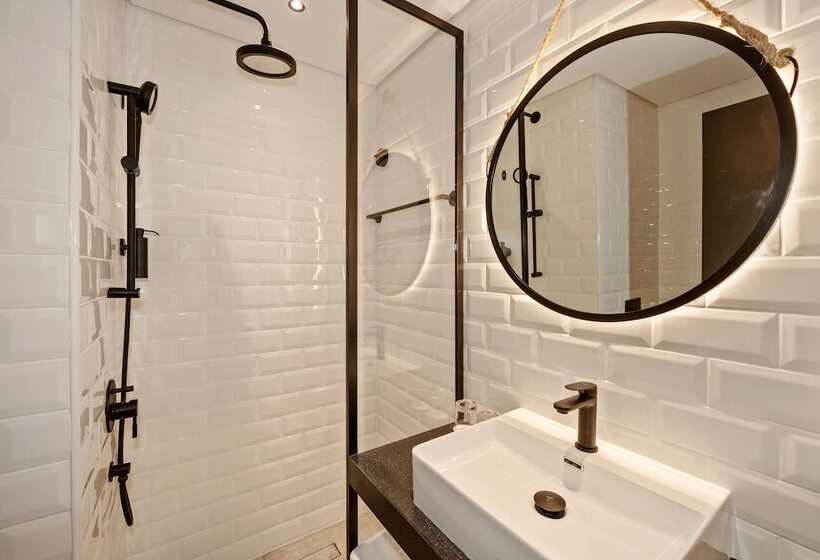 Номер Стандарт, Ibis World Trade Centre