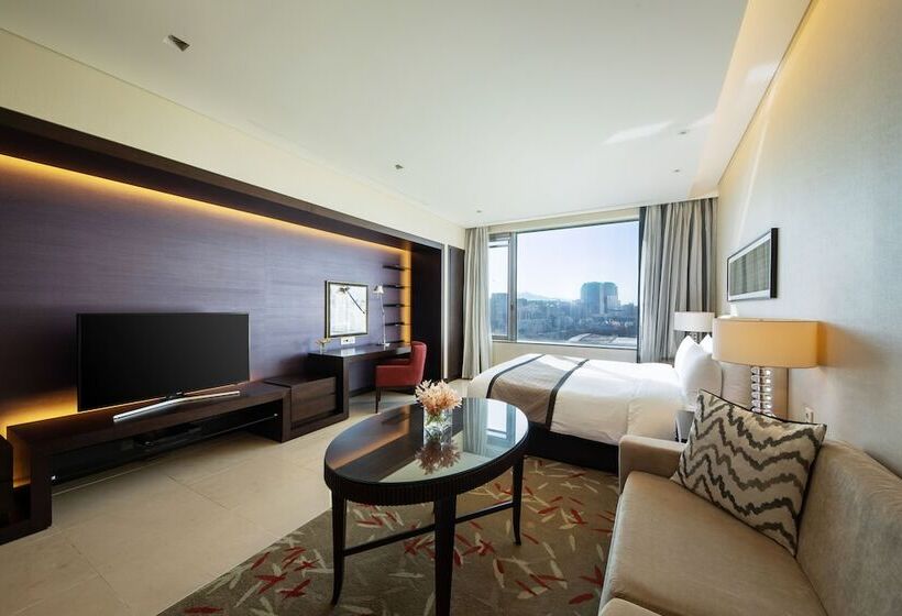 Студия Премиум, Oakwood Premier Coex Center