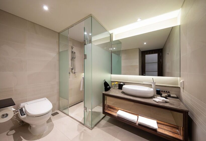 Апартаменты Superior 3 Спальни, Oakwood Premier Coex Center