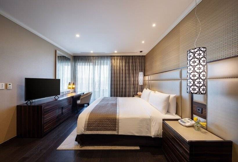 Апартаменты Superior 3 Спальни, Oakwood Premier Coex Center