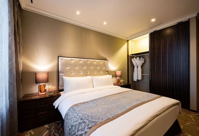 Апартаменты Premium 3 Спальни, Oakwood Premier Coex Center