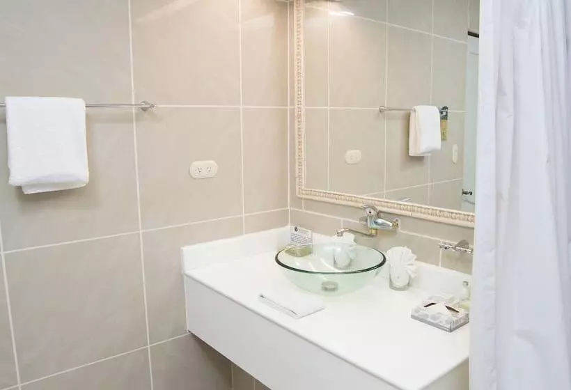 اتاق سوپریور با چشم‌انداز دریا, Oceans Two Resort