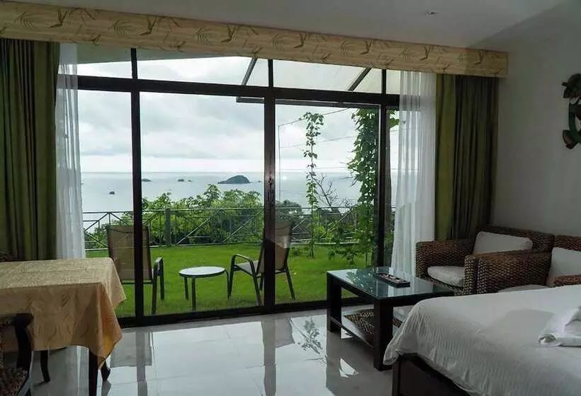 اتاق سوپریور با چشم‌انداز دریا, Oceans Two Resort
