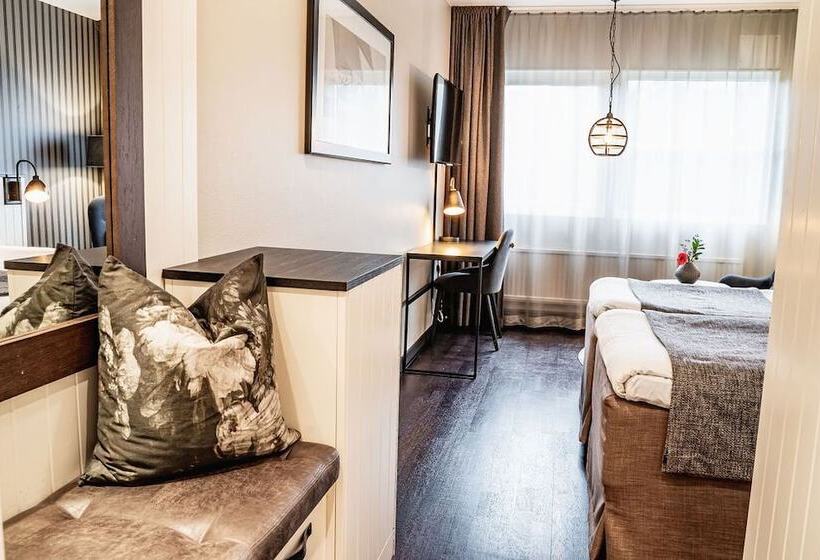 Номер Стандарт, Stenungsbaden Yacht Club