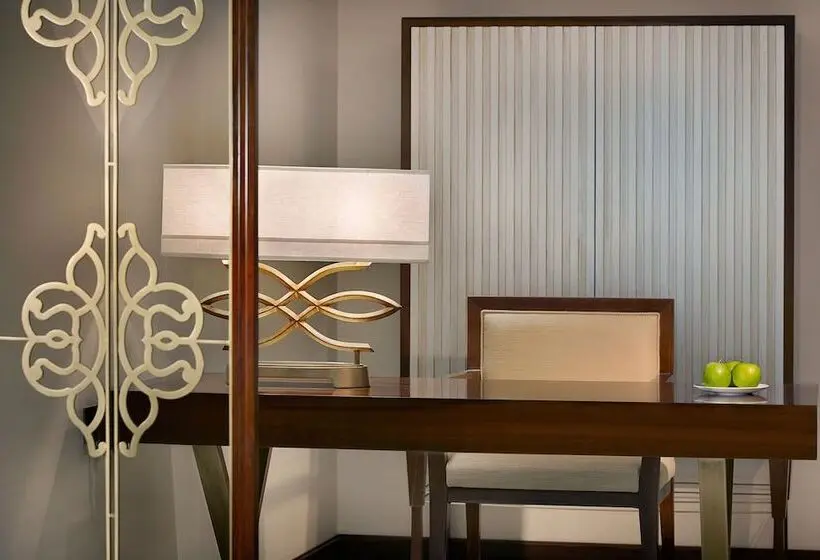 سوئیت سلطنتی 2 خوابه, The Ritz-Carlton, Dubai