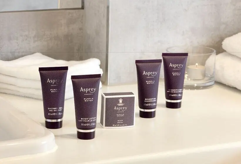 اتاق خانوادگی با چشم‌انداز جانبی دریا, The Ritz-Carlton, Dubai