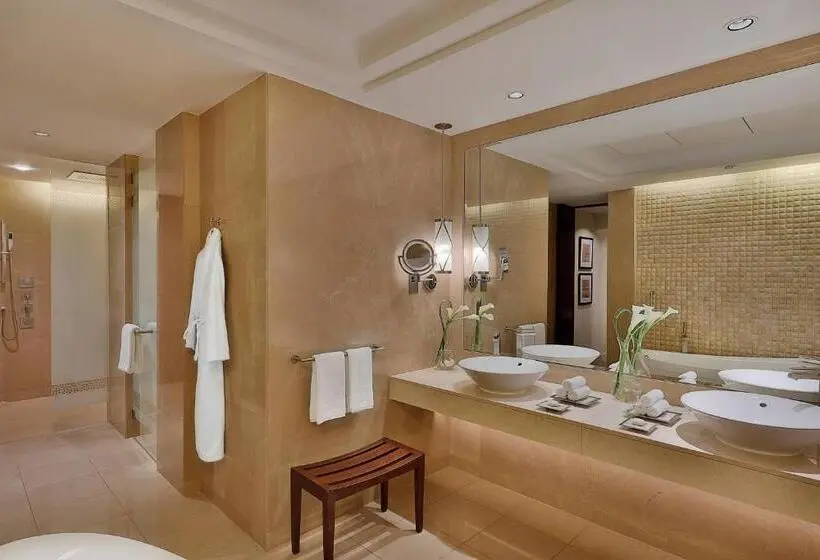 سوئیت کلوب با چشم‌انداز دریا, The Ritz-Carlton, Dubai