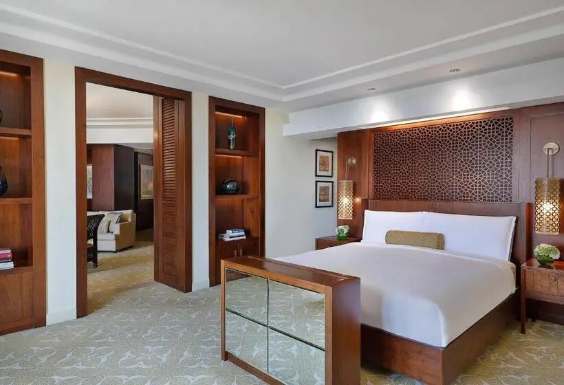 سوئیت کلوب با چشم‌انداز دریا, The Ritz-Carlton, Dubai