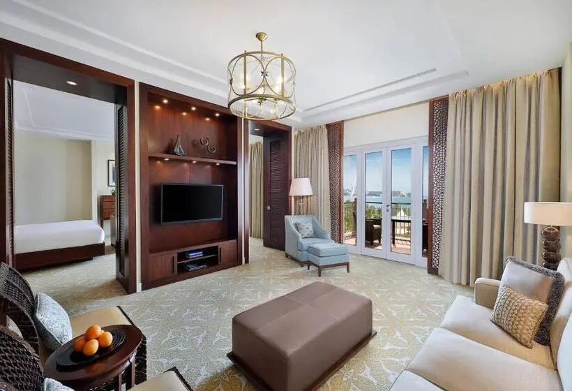 سوئیت کلوب با چشم‌انداز باغ, The Ritz-Carlton, Dubai