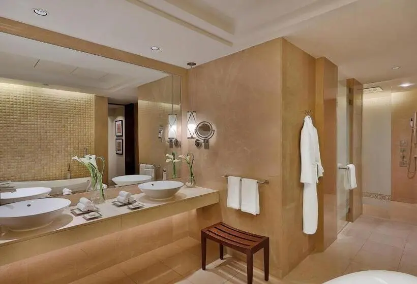 سوئیت کلوب با چشم‌انداز باغ, The Ritz-Carlton, Dubai