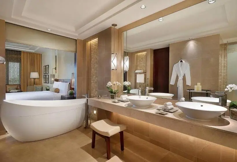 اتاق استاندارد با تخت بزرگ, The Ritz-Carlton, Dubai