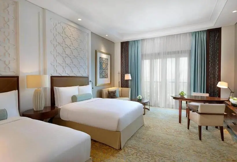 اتاق خانوادگی تودرتو, The Ritz-Carlton, Dubai