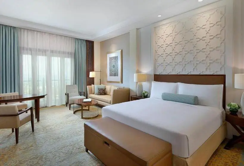اتاق خانوادگی تودرتو, The Ritz-Carlton, Dubai