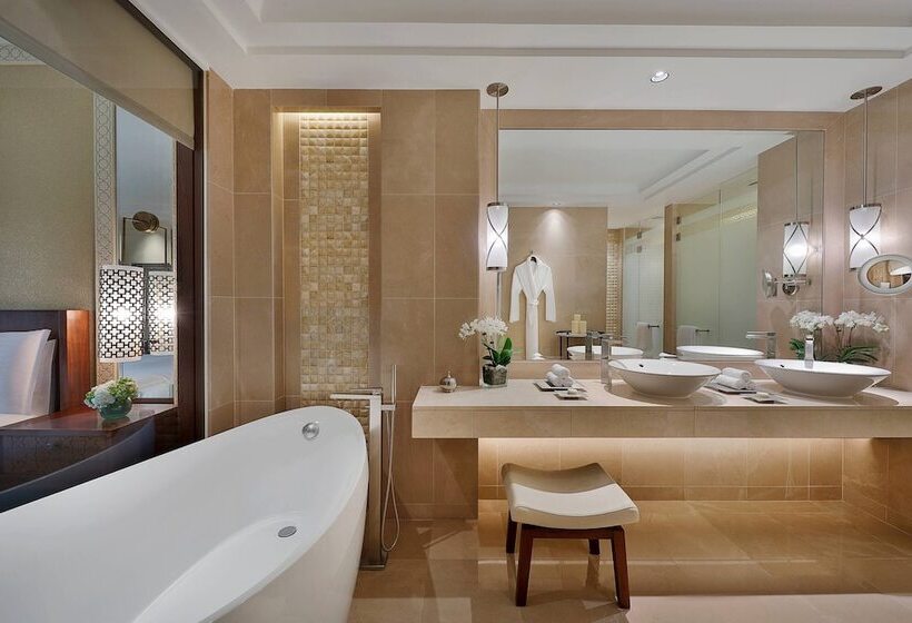 Номер Клуб Вид на Море, The Ritz-Carlton, Dubai