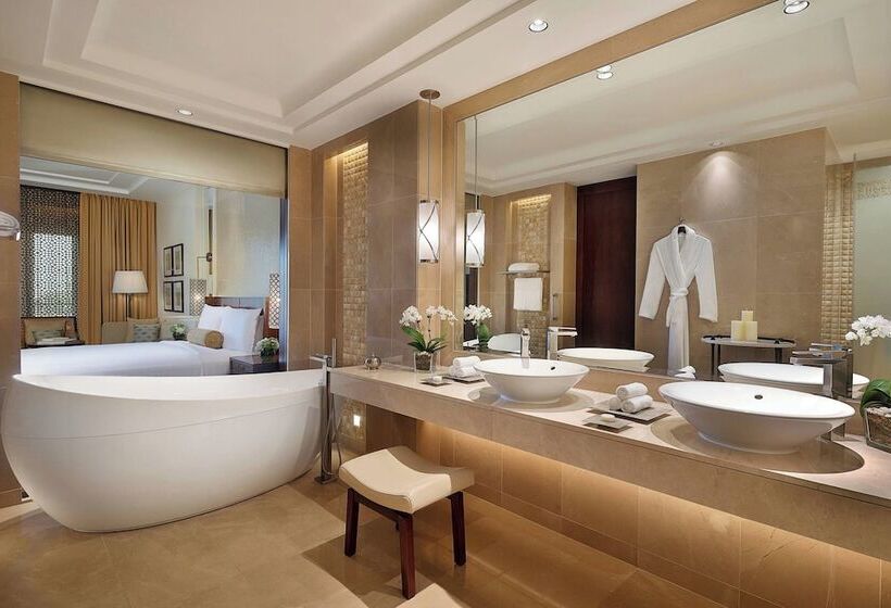 Club Room Sea View, The Ritz-Carlton, Dubai