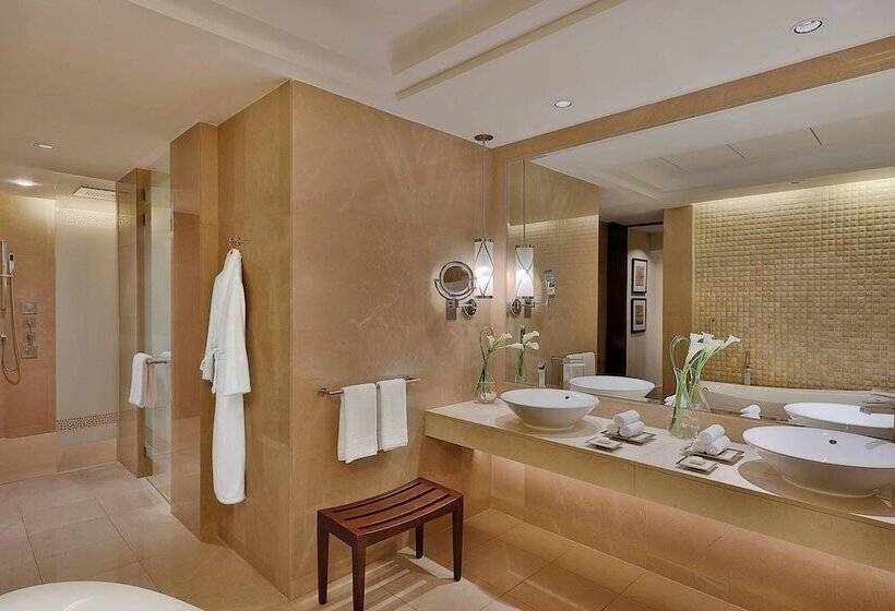 سوئیت کلاب, The Ritz-Carlton, Dubai