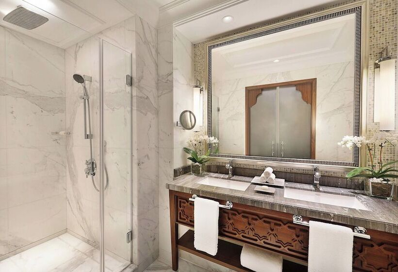 اتاق خانوادگی با چشم‌انداز جانبی دریا, The Ritz-Carlton, Dubai