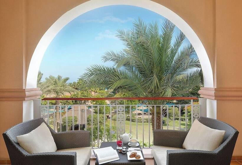 اتاق خانوادگی با چشم‌انداز جانبی دریا, The Ritz-Carlton, Dubai